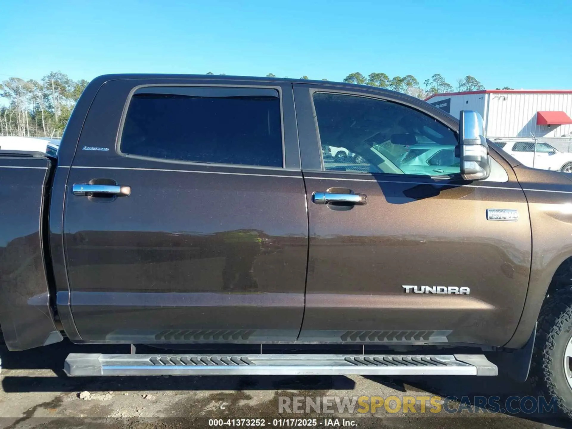 13 fotografías del automóvil dañado 5TFFY5F1XLX256495 TOYOTA TUNDRA 2020