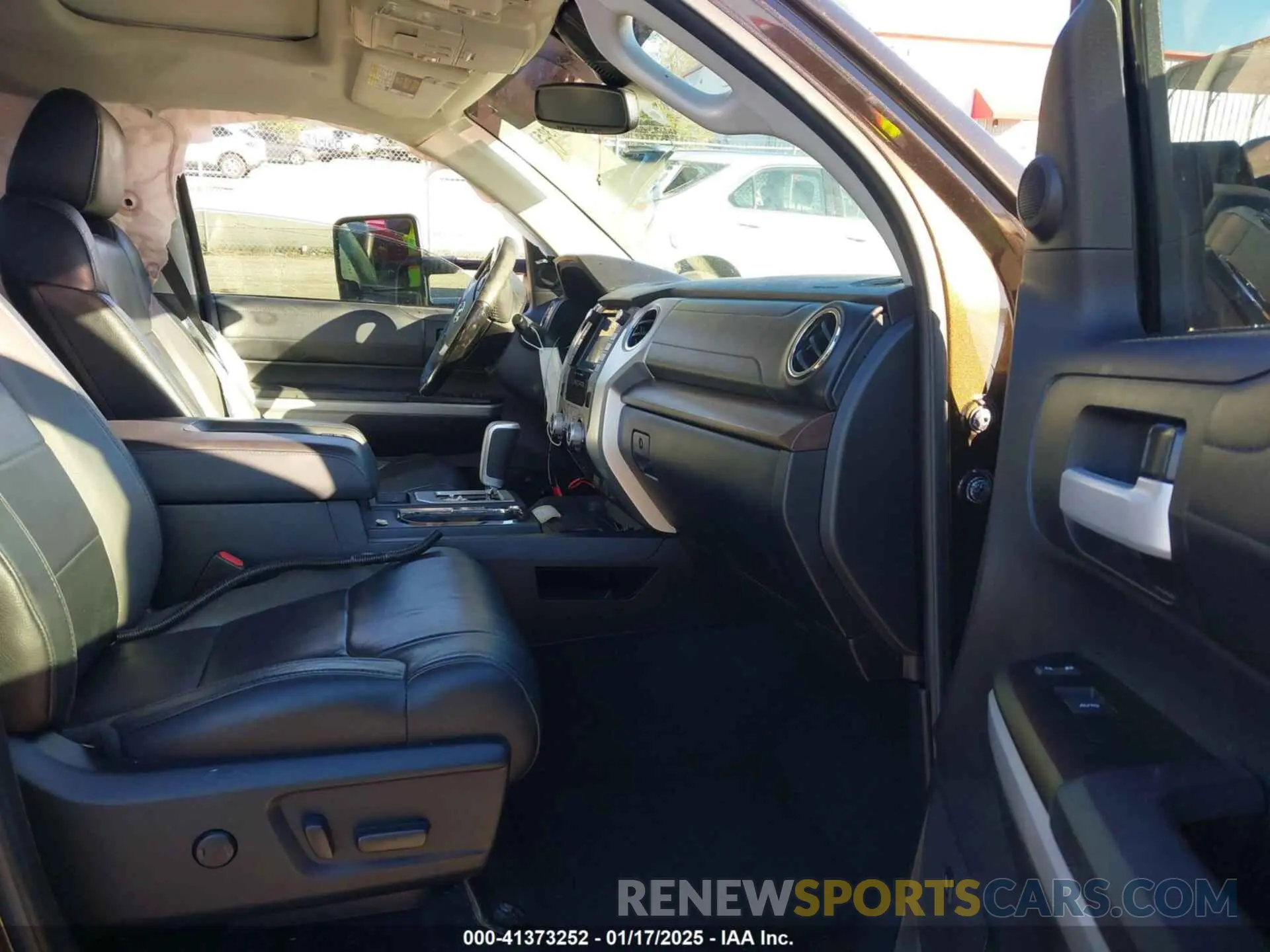 5 fotografías del automóvil dañado 5TFFY5F1XLX256495 TOYOTA TUNDRA 2020