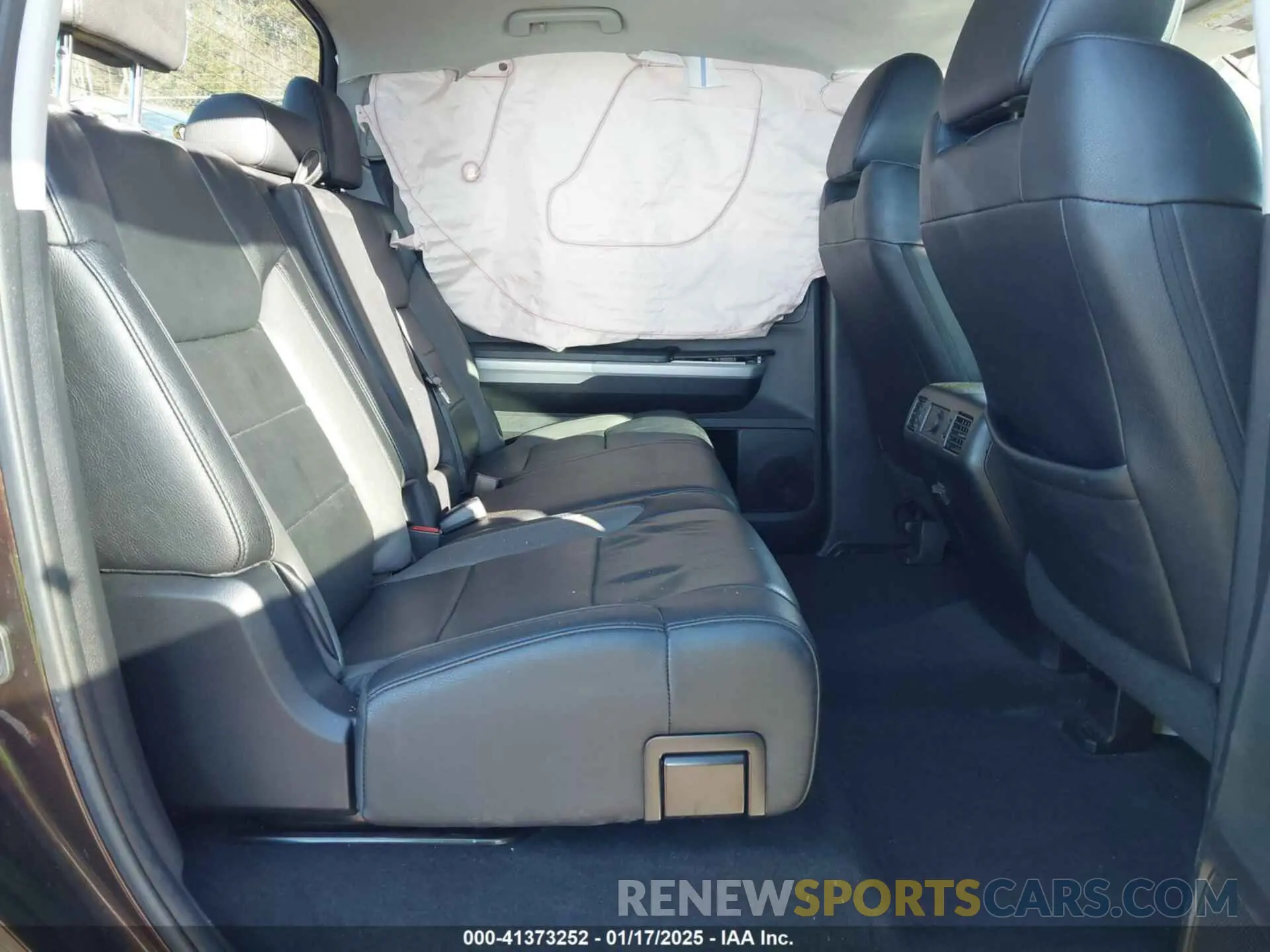 8 fotografías del automóvil dañado 5TFFY5F1XLX256495 TOYOTA TUNDRA 2020