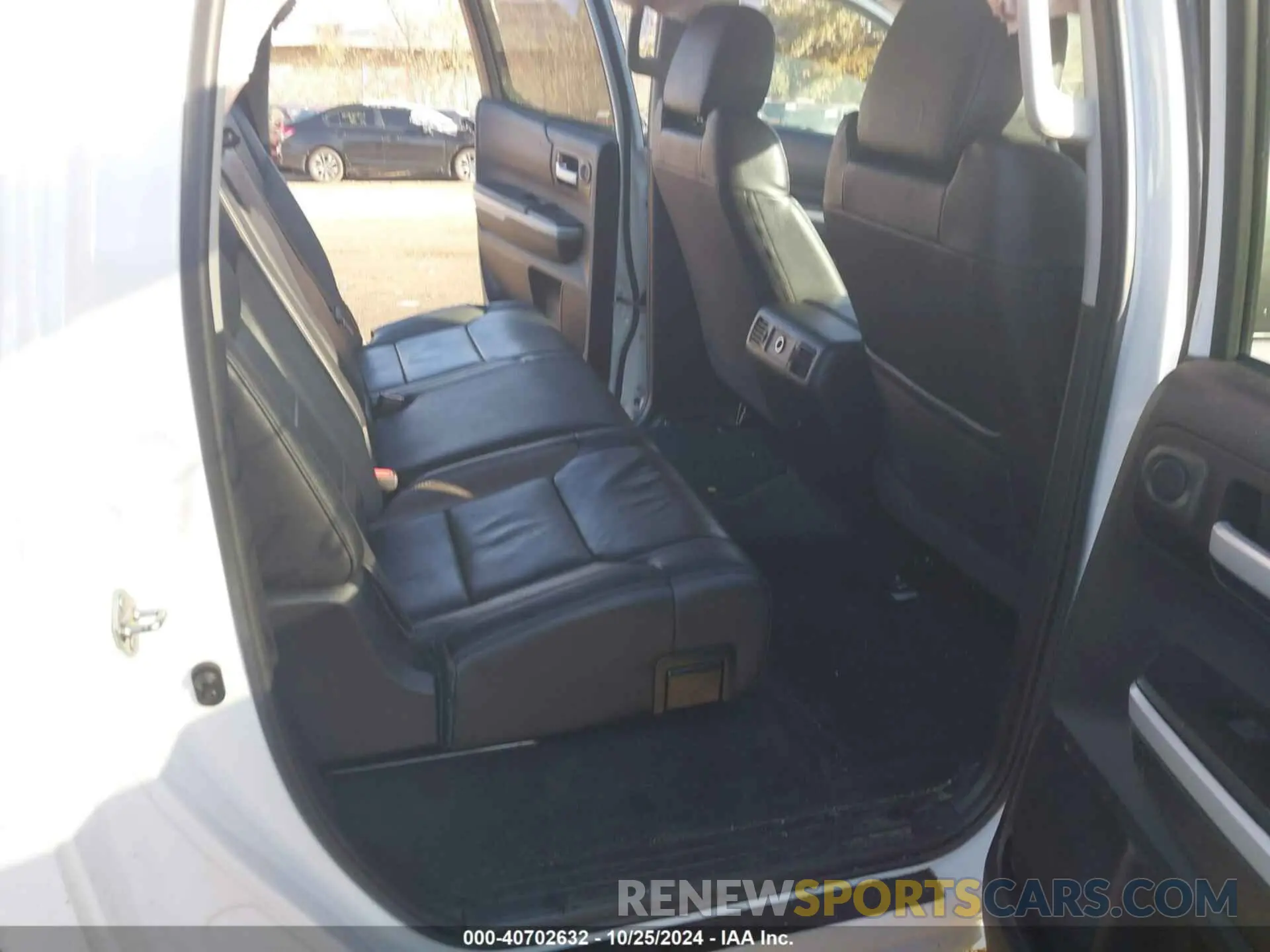 8 fotografías del automóvil dañado 5TFHY5F10LX909408 TOYOTA TUNDRA 2020