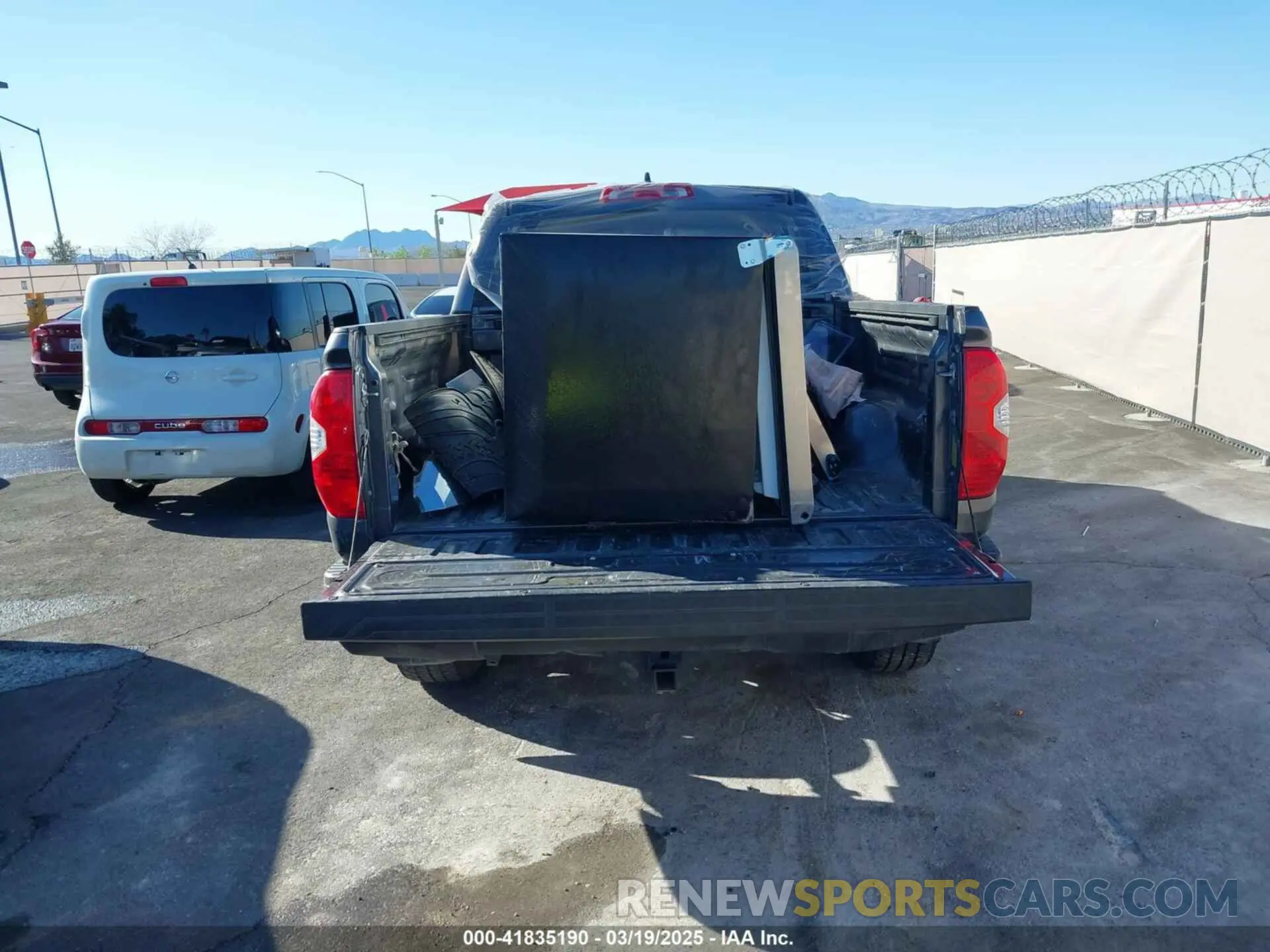 15 fotografías del automóvil dañado 5TFHY5F18LX948800 TOYOTA TUNDRA 2020