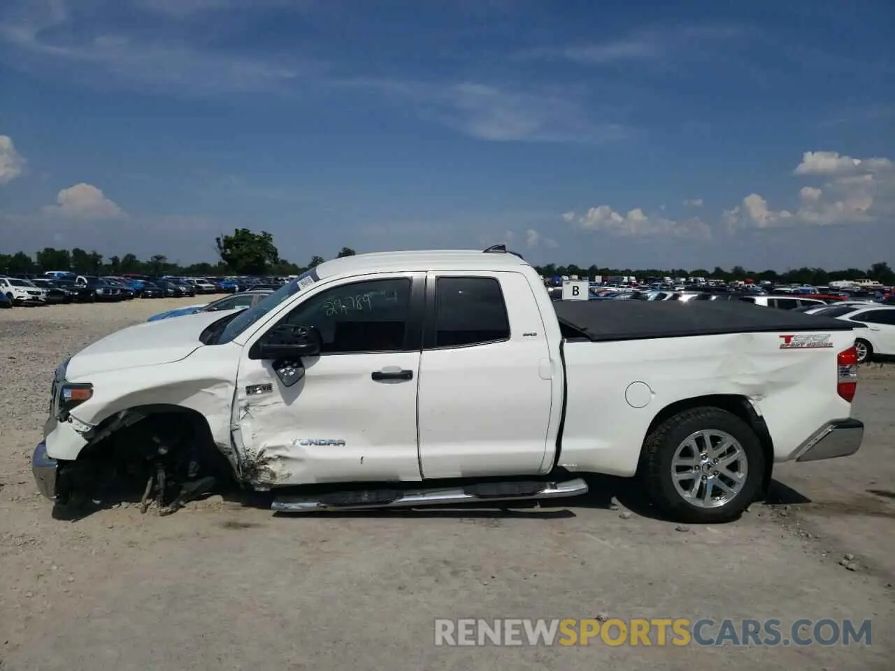 9 fotografías del automóvil dañado 5TFRY5F10LX257264 TOYOTA TUNDRA 2020