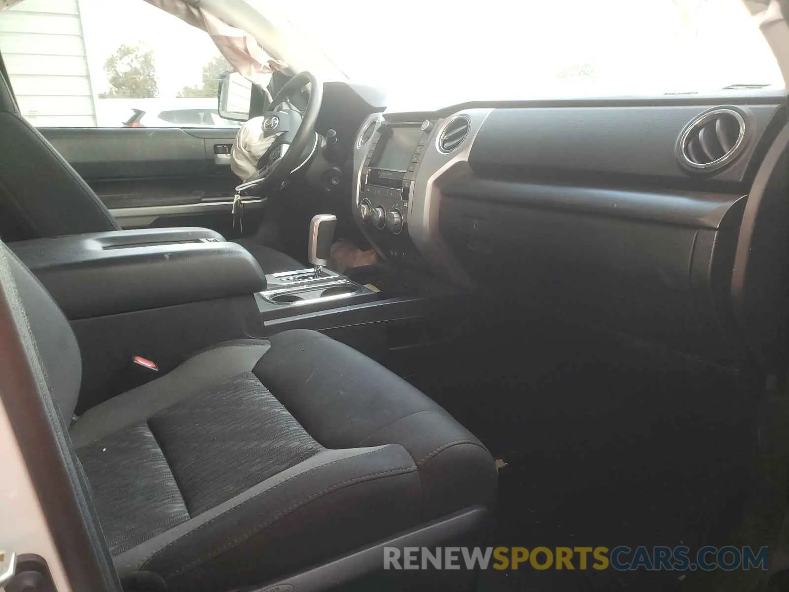 5 fotografías del automóvil dañado 5TFRY5F11LX266345 TOYOTA TUNDRA 2020