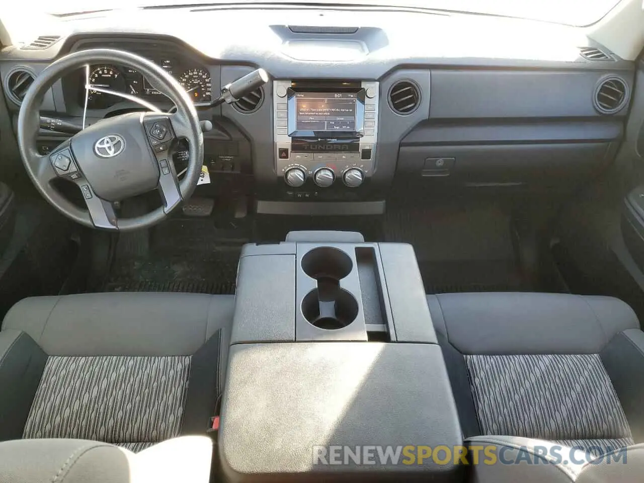 8 fotografías del automóvil dañado 5TFRY5F11LX267575 TOYOTA TUNDRA 2020