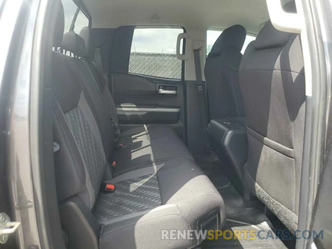 10 fotografías del automóvil dañado 5TFRY5F12LX266936 TOYOTA TUNDRA 2020