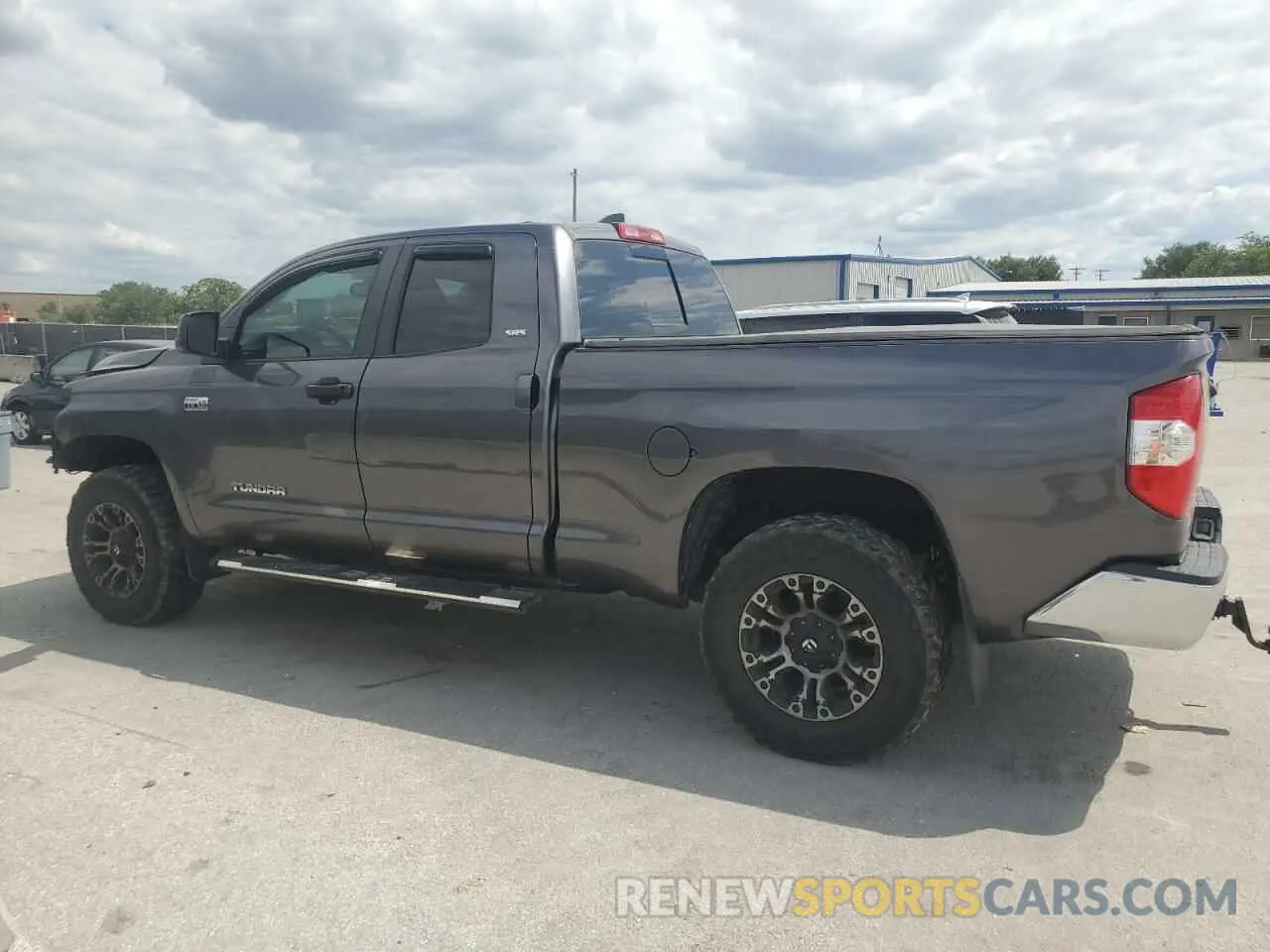 2 fotografías del automóvil dañado 5TFRY5F12LX266936 TOYOTA TUNDRA 2020