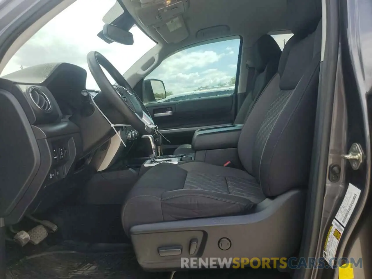 7 fotografías del automóvil dañado 5TFRY5F12LX266936 TOYOTA TUNDRA 2020