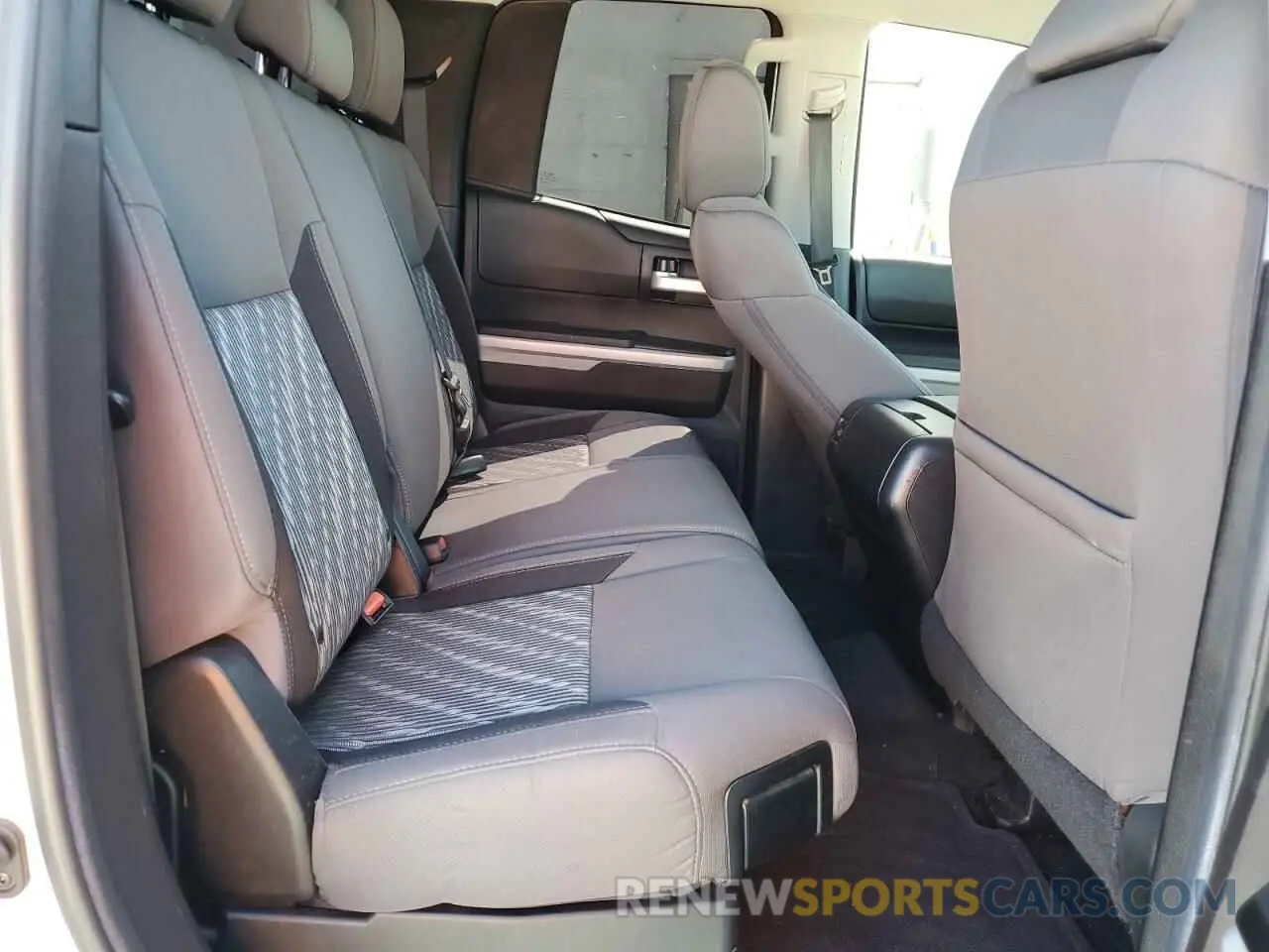 10 fotografías del automóvil dañado 5TFRY5F12LX269061 TOYOTA TUNDRA 2020