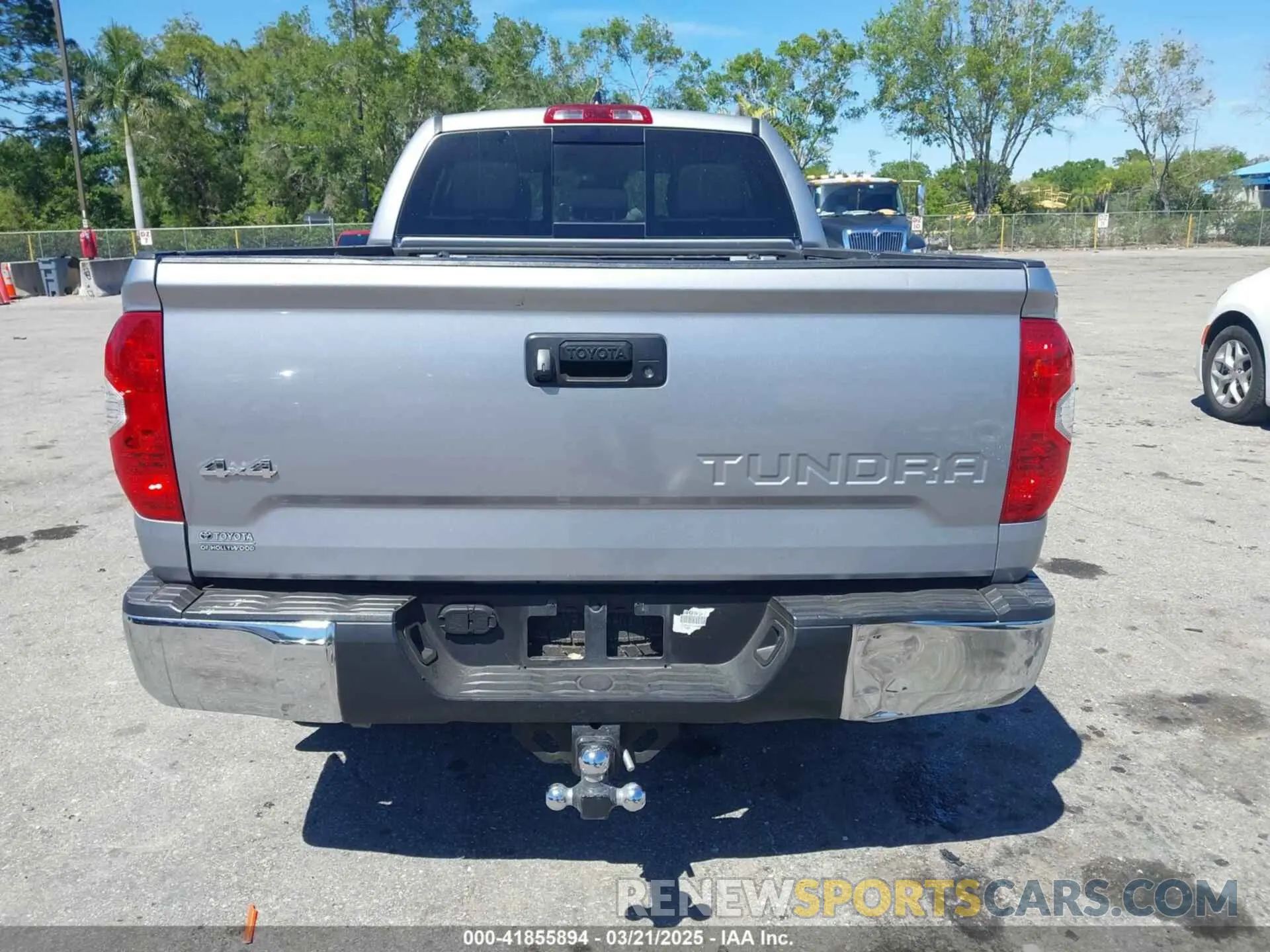 17 fotografías del automóvil dañado 5TFUY5F11LX931965 TOYOTA TUNDRA 2020