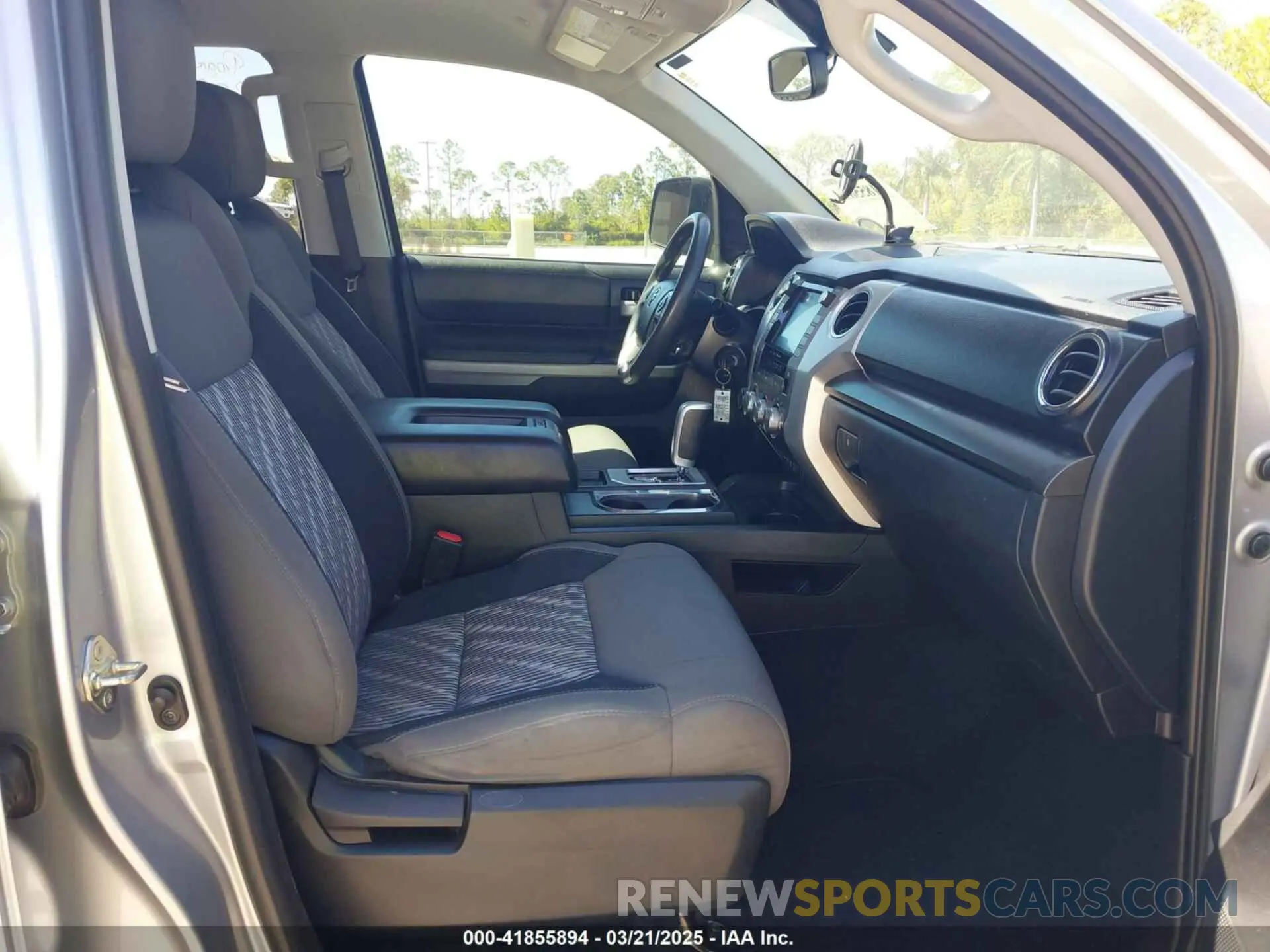 5 fotografías del automóvil dañado 5TFUY5F11LX931965 TOYOTA TUNDRA 2020