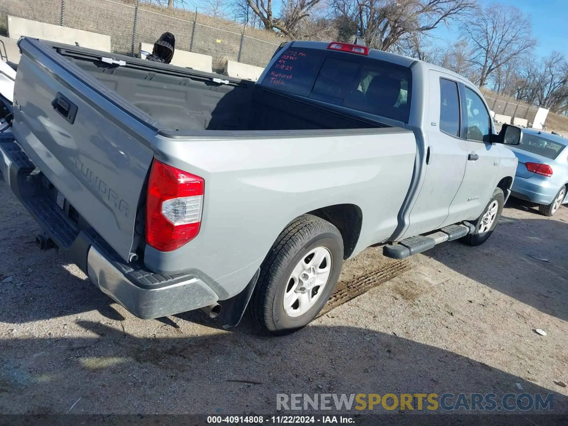 4 fotografías del automóvil dañado 5TFUY5F14LX952342 TOYOTA TUNDRA 2020