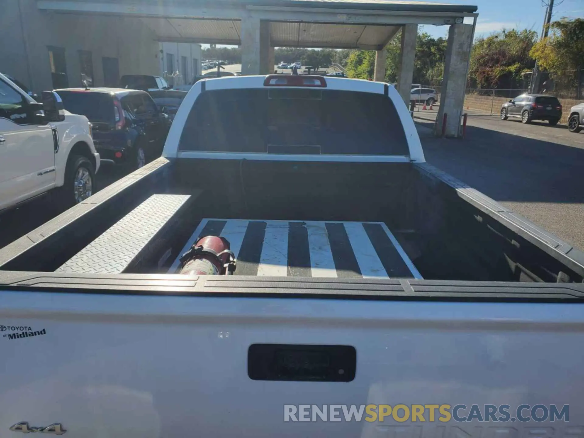 15 fotografías del automóvil dañado 5TFUY5F16LX878342 TOYOTA TUNDRA 2020