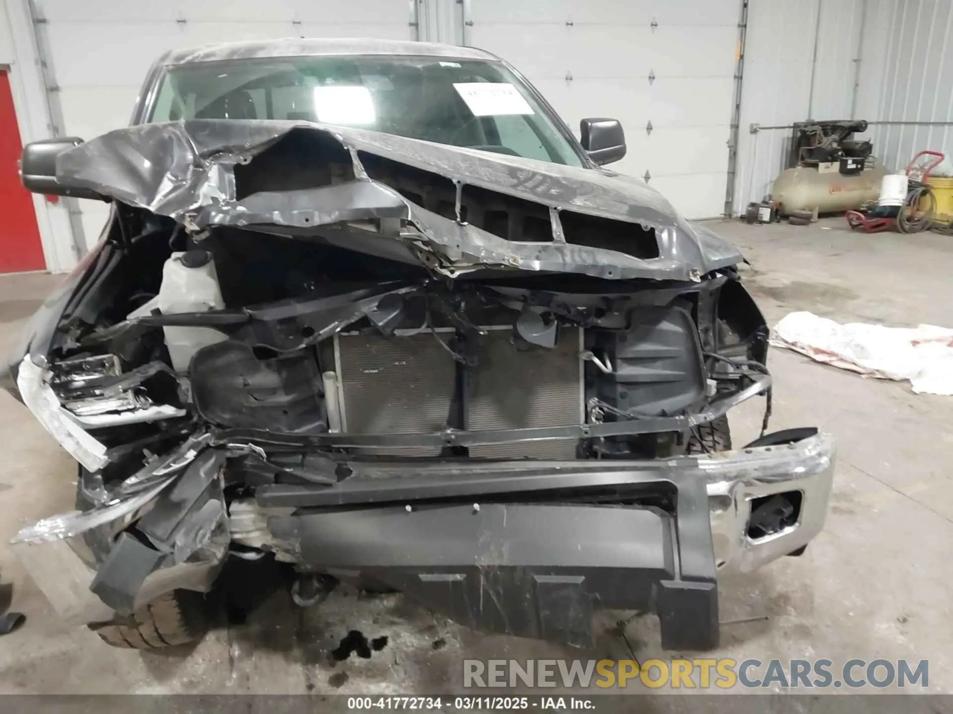 13 fotografías del automóvil dañado 5TFUY5F16LX913073 TOYOTA TUNDRA 2020