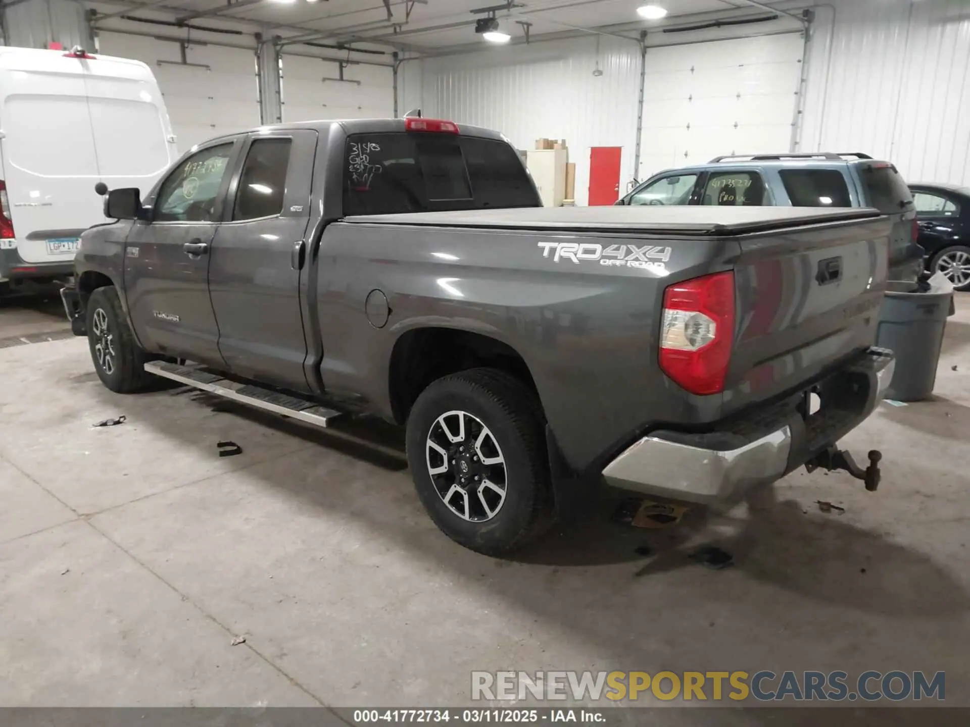 3 fotografías del automóvil dañado 5TFUY5F16LX913073 TOYOTA TUNDRA 2020