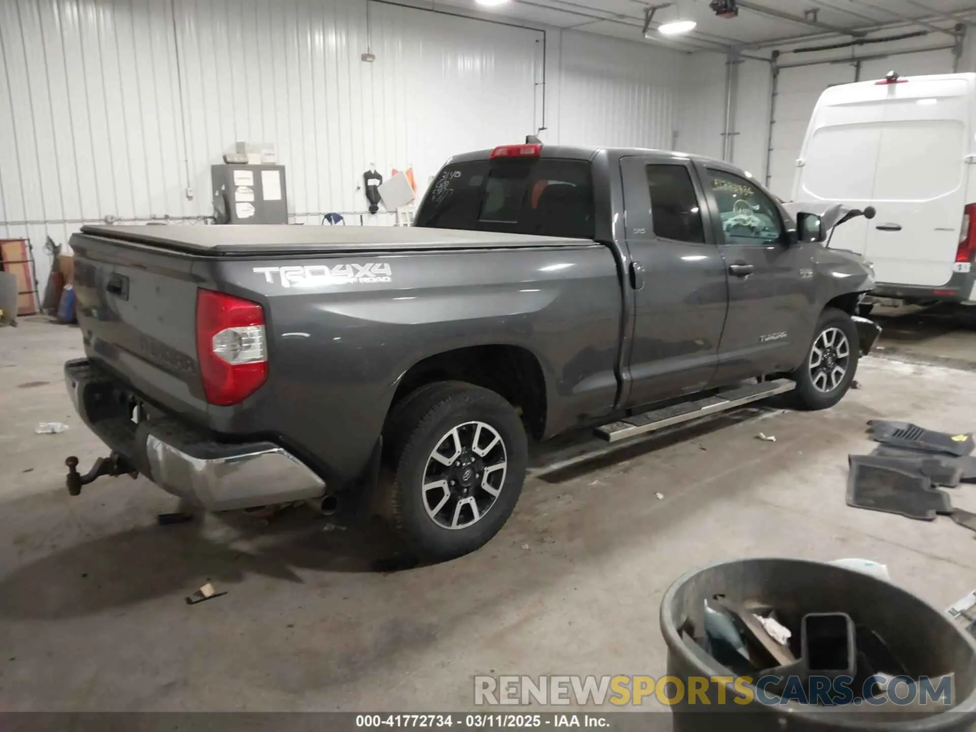 4 fotografías del automóvil dañado 5TFUY5F16LX913073 TOYOTA TUNDRA 2020