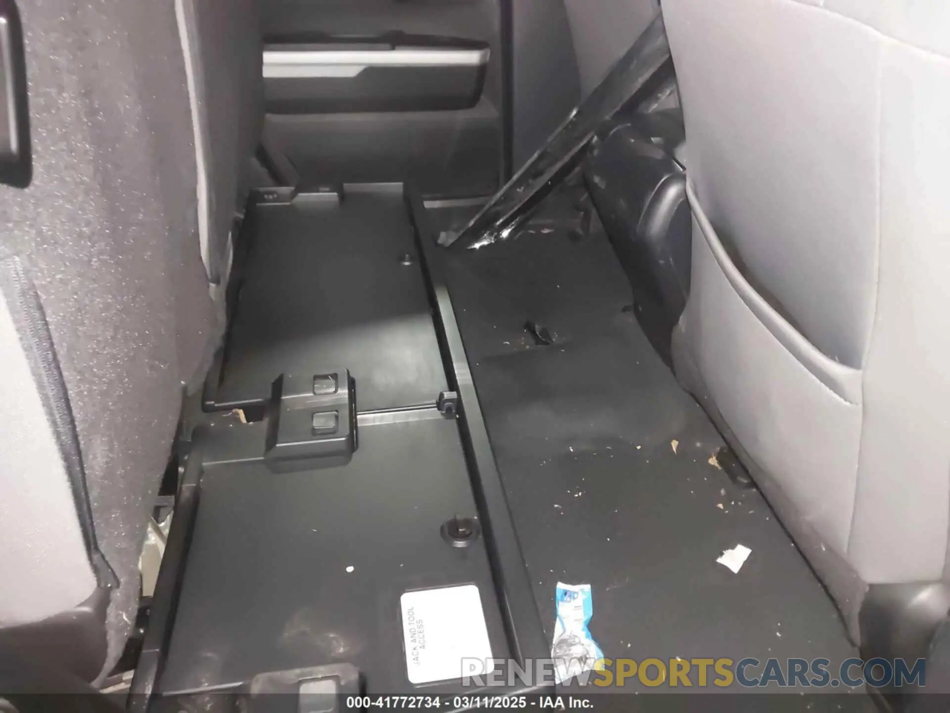 8 fotografías del automóvil dañado 5TFUY5F16LX913073 TOYOTA TUNDRA 2020
