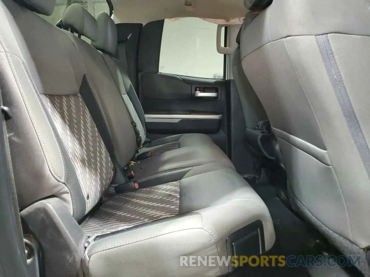 10 fotografías del automóvil dañado 5TFUY5F17LX872050 TOYOTA TUNDRA 2020