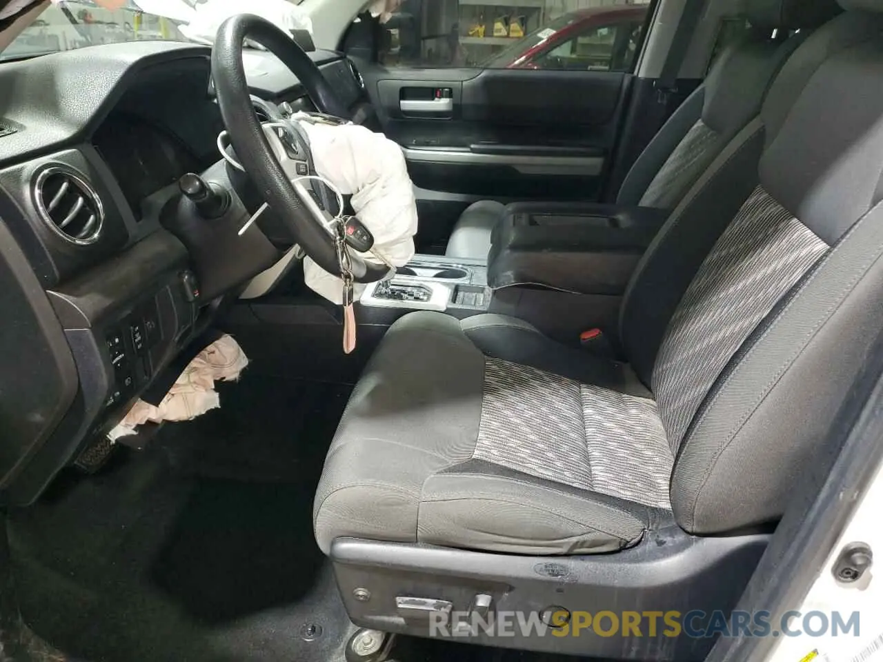 7 fotografías del automóvil dañado 5TFUY5F17LX872050 TOYOTA TUNDRA 2020