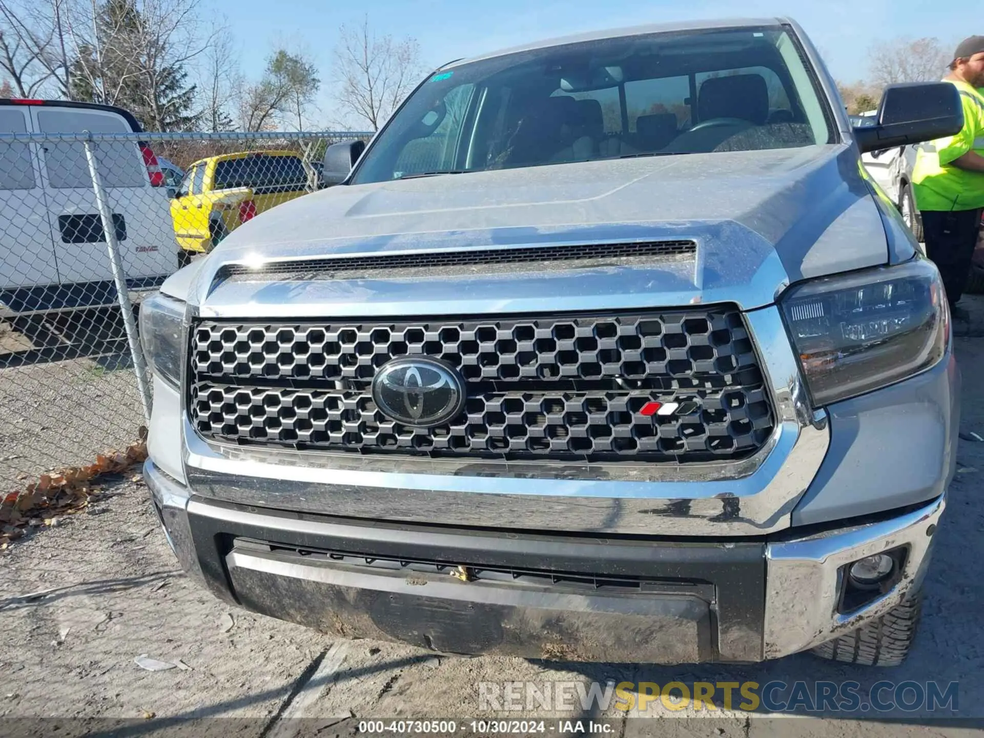 13 fotografías del automóvil dañado 5TFUY5F17LX884084 TOYOTA TUNDRA 2020