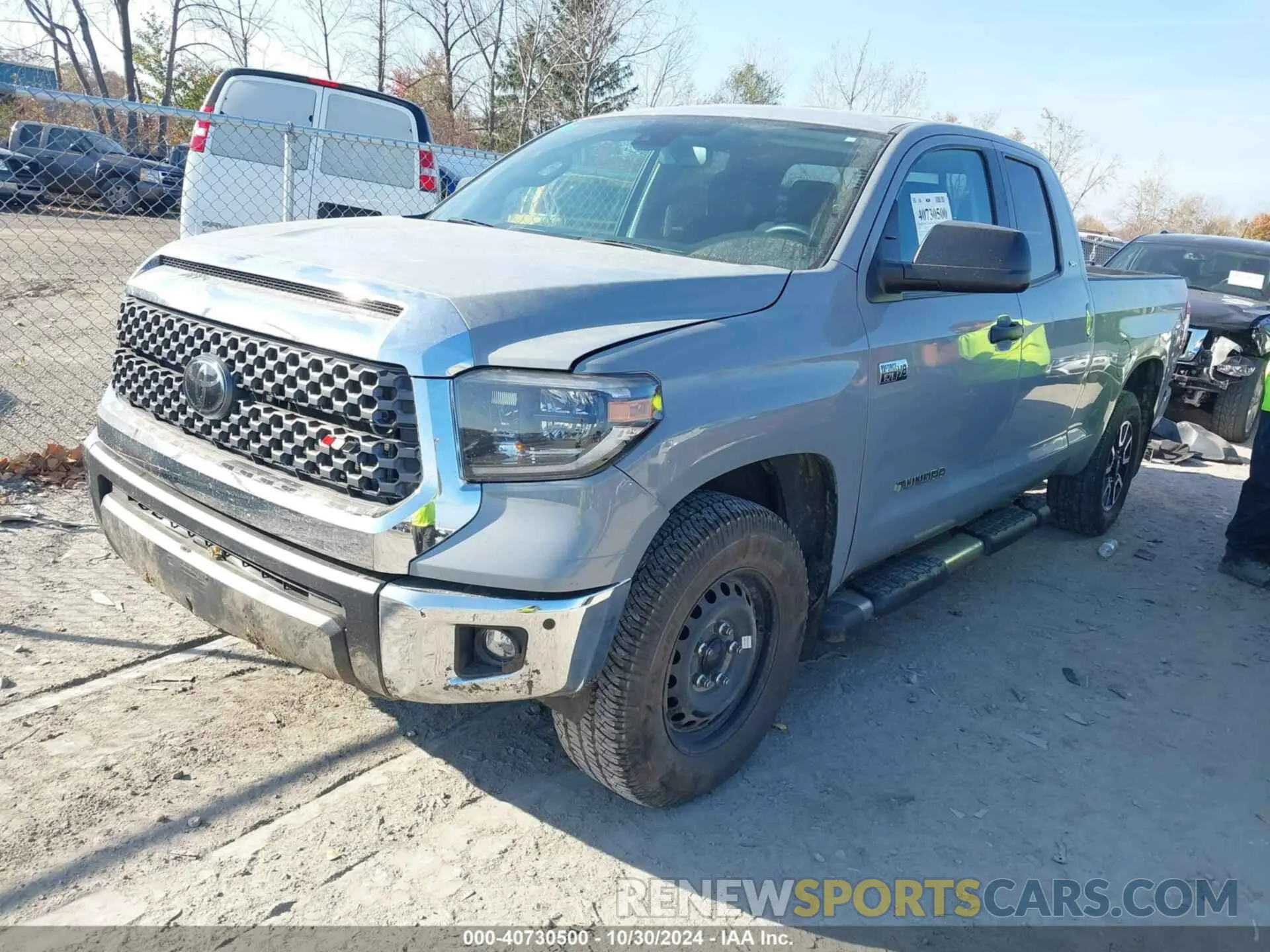 2 fotografías del automóvil dañado 5TFUY5F17LX884084 TOYOTA TUNDRA 2020