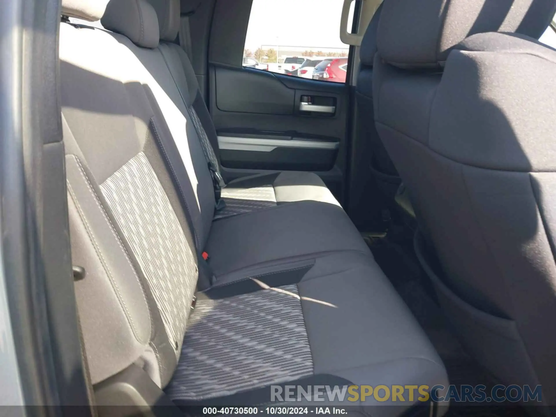 8 fotografías del automóvil dañado 5TFUY5F17LX884084 TOYOTA TUNDRA 2020