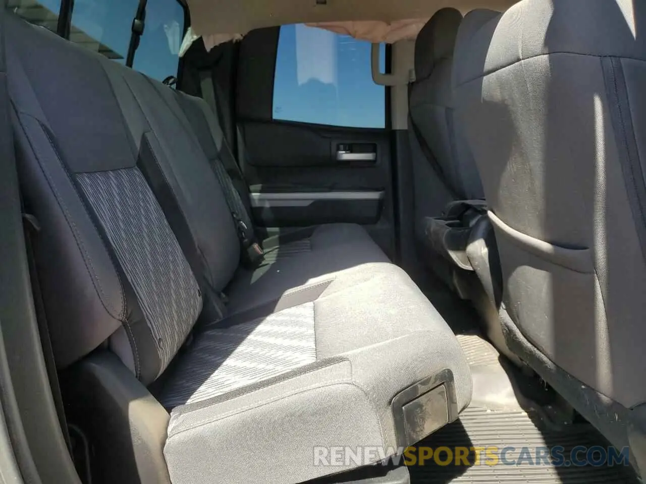 10 fotografías del automóvil dañado 5TFUY5F17LX955641 TOYOTA TUNDRA 2020