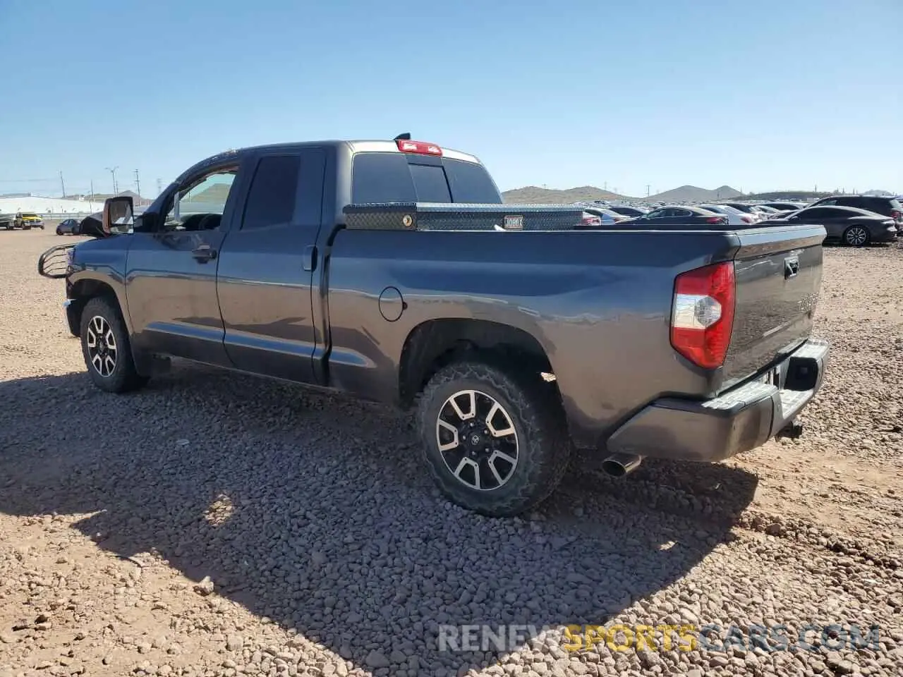 2 fotografías del automóvil dañado 5TFUY5F17LX955641 TOYOTA TUNDRA 2020