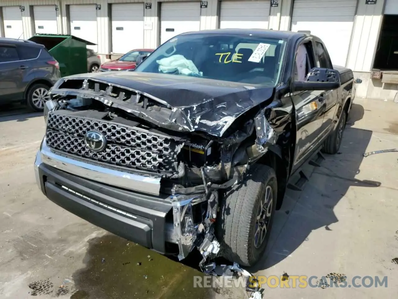 2 fotografías del automóvil dañado 5TFUY5F18LX905864 TOYOTA TUNDRA 2020