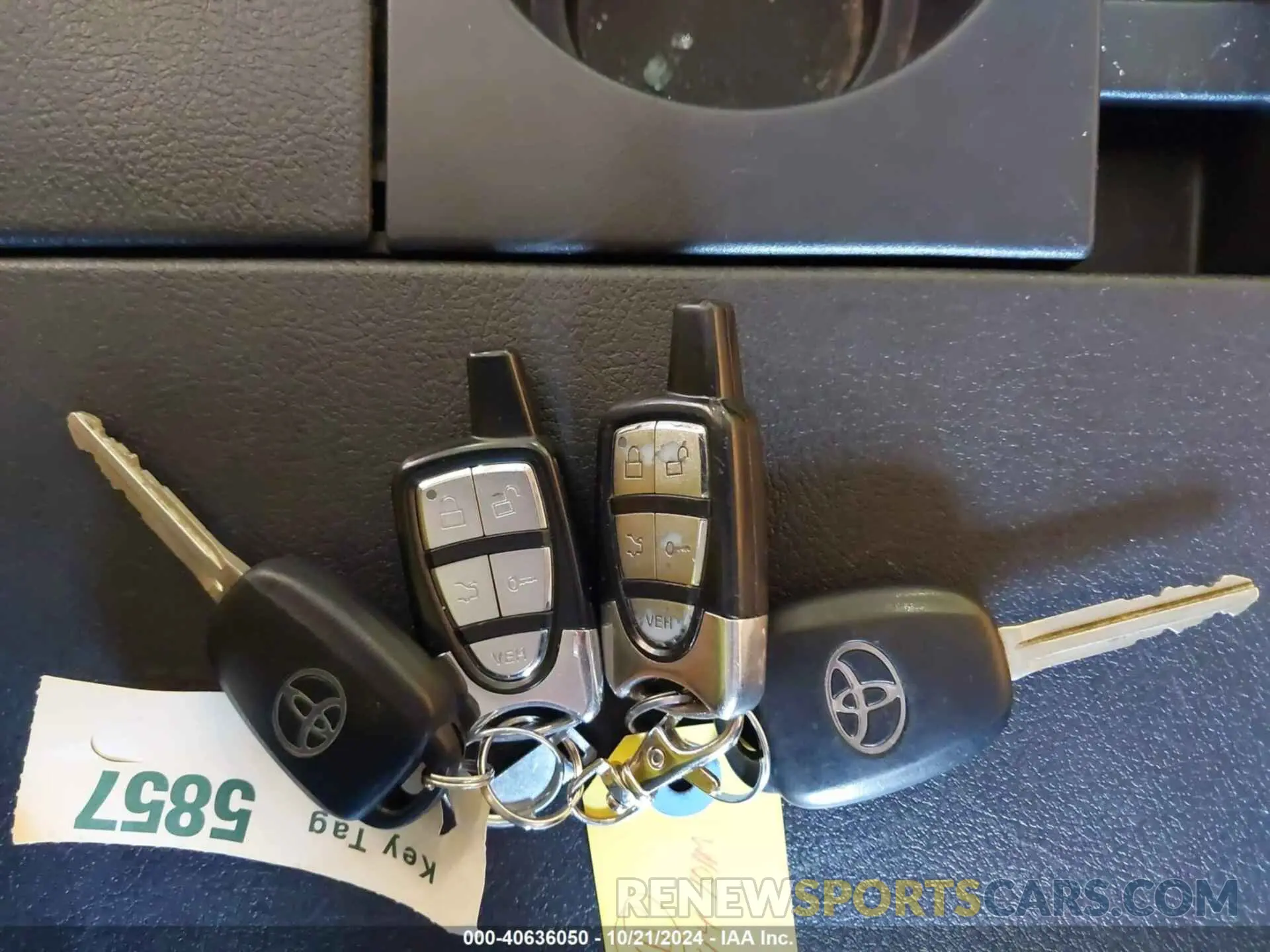 11 fotografías del automóvil dañado 5TFUY5F18LX932837 TOYOTA TUNDRA 2020