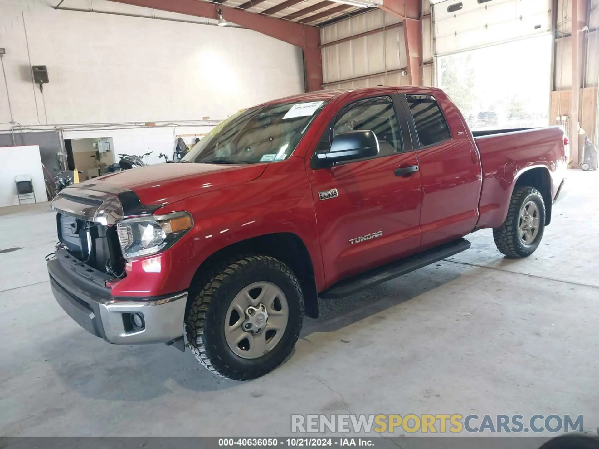 2 fotografías del automóvil dañado 5TFUY5F18LX932837 TOYOTA TUNDRA 2020