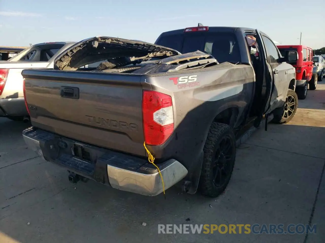 4 fotografías del automóvil dañado 5TFUY5F19LX888170 TOYOTA TUNDRA 2020