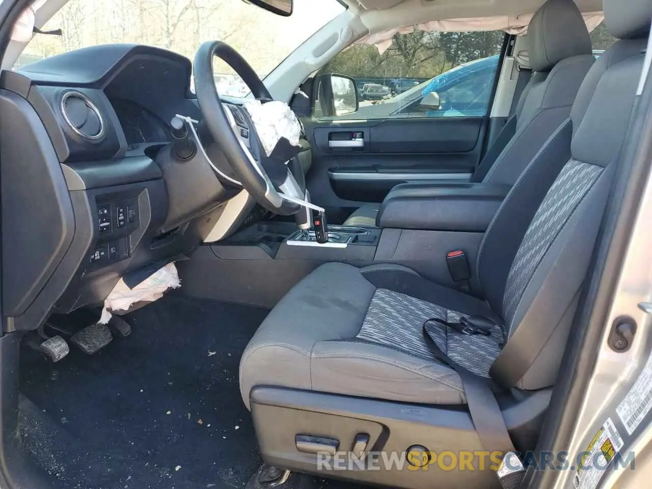 7 fotografías del automóvil dañado 5TFUY5F19LX926576 TOYOTA TUNDRA 2020