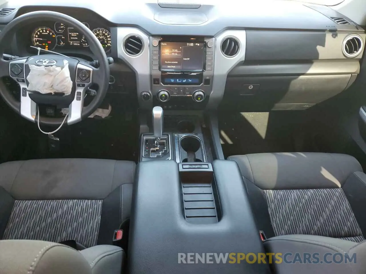 8 fotografías del automóvil dañado 5TFUY5F19LX926576 TOYOTA TUNDRA 2020