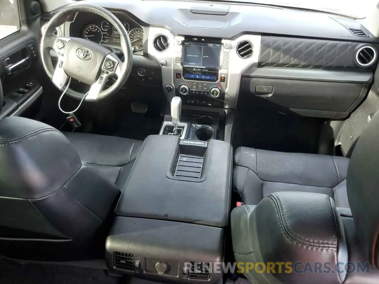 8 fotografías del automóvil dañado 5TFAY5F17MX016073 TOYOTA TUNDRA 2021