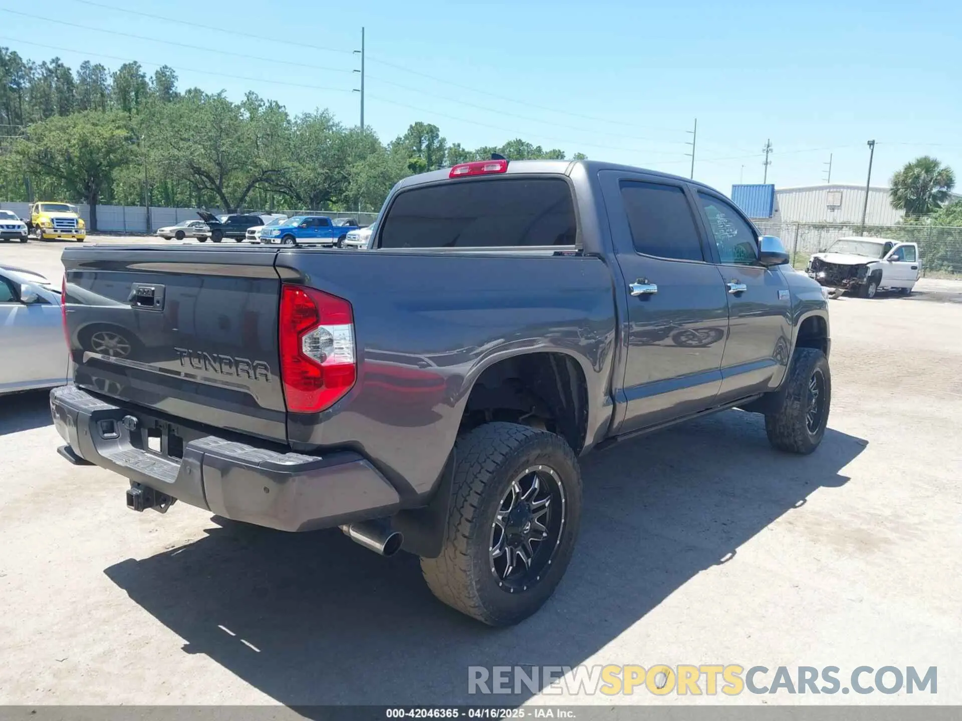4 fotografías del automóvil dañado 5TFAY5F17MX023735 TOYOTA TUNDRA 2021