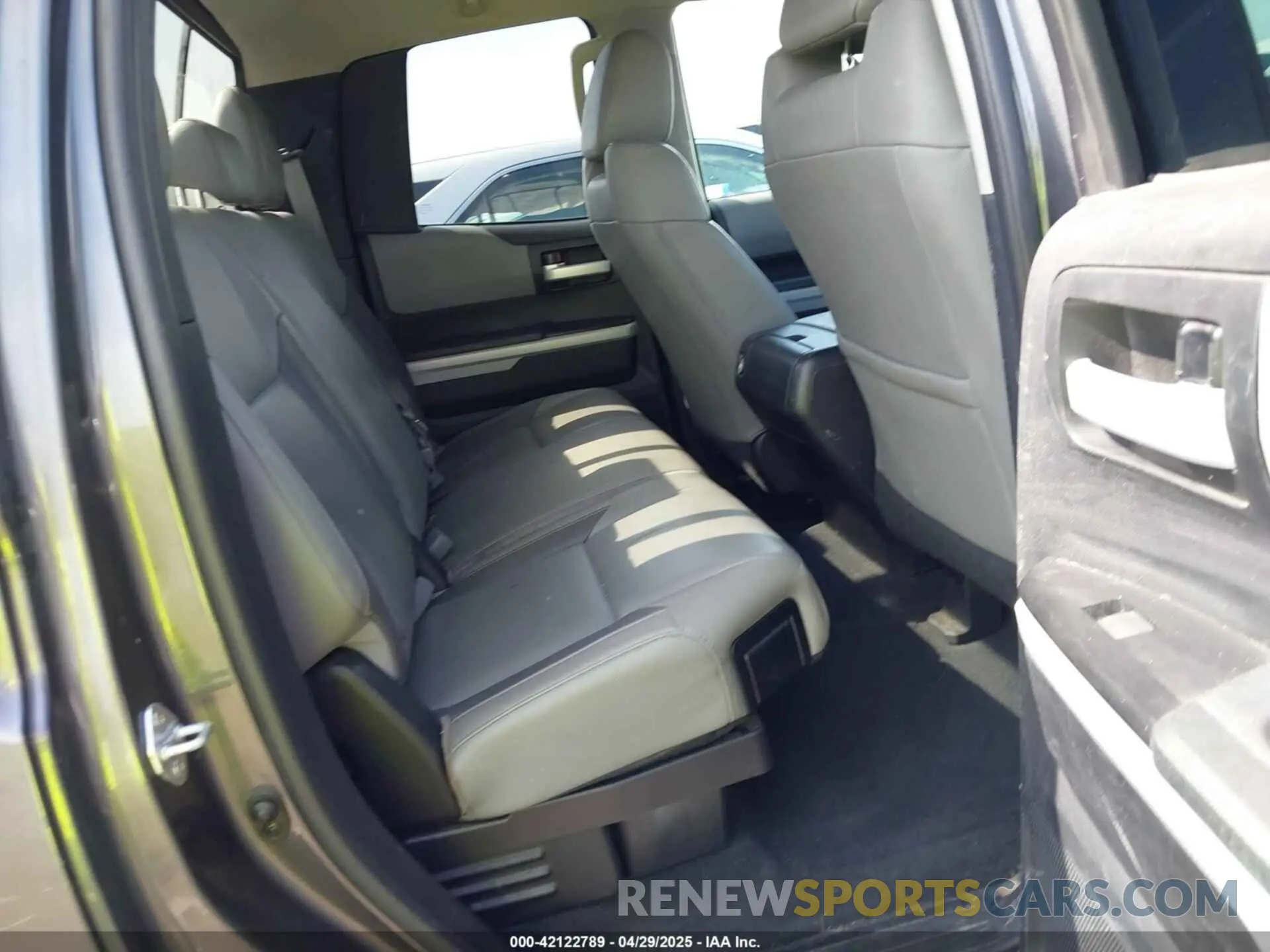 8 fotografías del automóvil dañado 5TFBY5F13MX044120 TOYOTA TUNDRA 2021