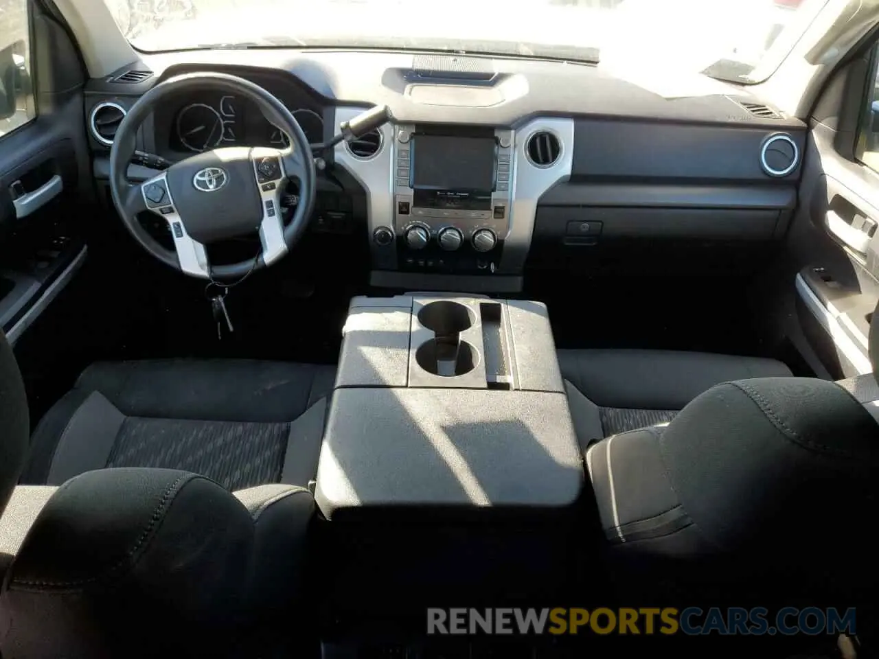 8 fotografías del automóvil dañado 5TFDY5F10MX020043 TOYOTA TUNDRA 2021