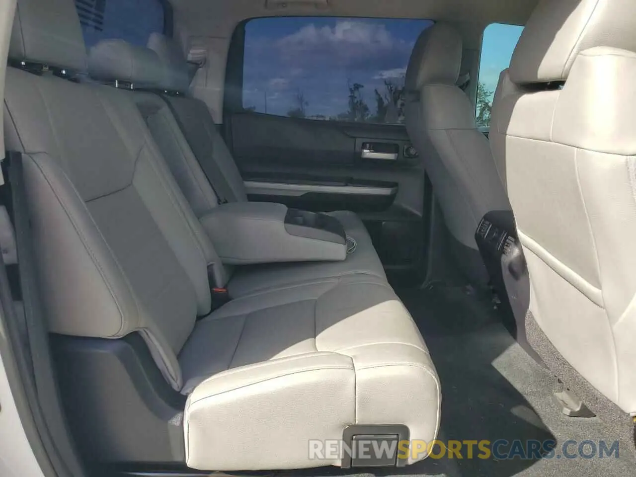 10 fotografías del automóvil dañado 5TFDY5F13MX984863 TOYOTA TUNDRA 2021