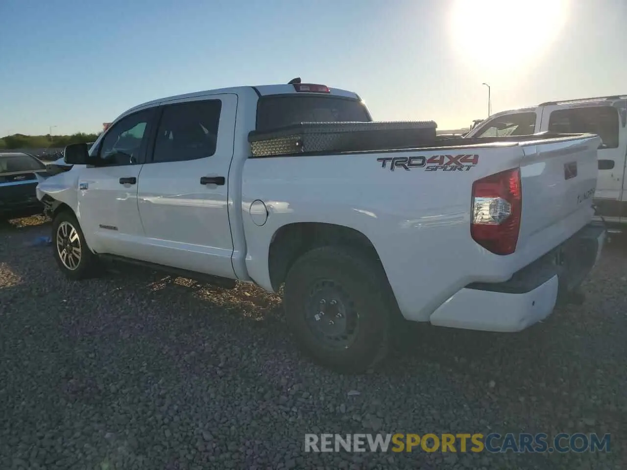2 fotografías del automóvil dañado 5TFDY5F16MX034562 TOYOTA TUNDRA 2021