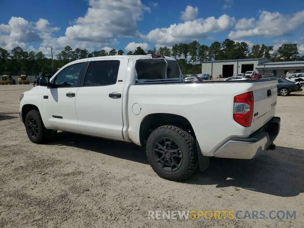 2 fotografías del automóvil dañado 5TFDY5F17MX990343 TOYOTA TUNDRA 2021