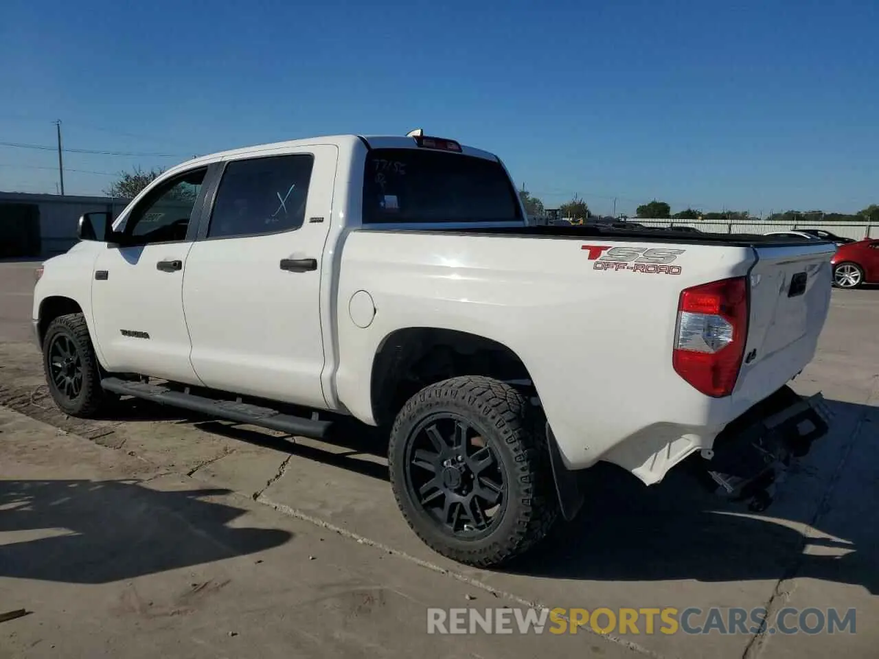 2 fotografías del automóvil dañado 5TFDY5F1XMX031051 TOYOTA TUNDRA 2021