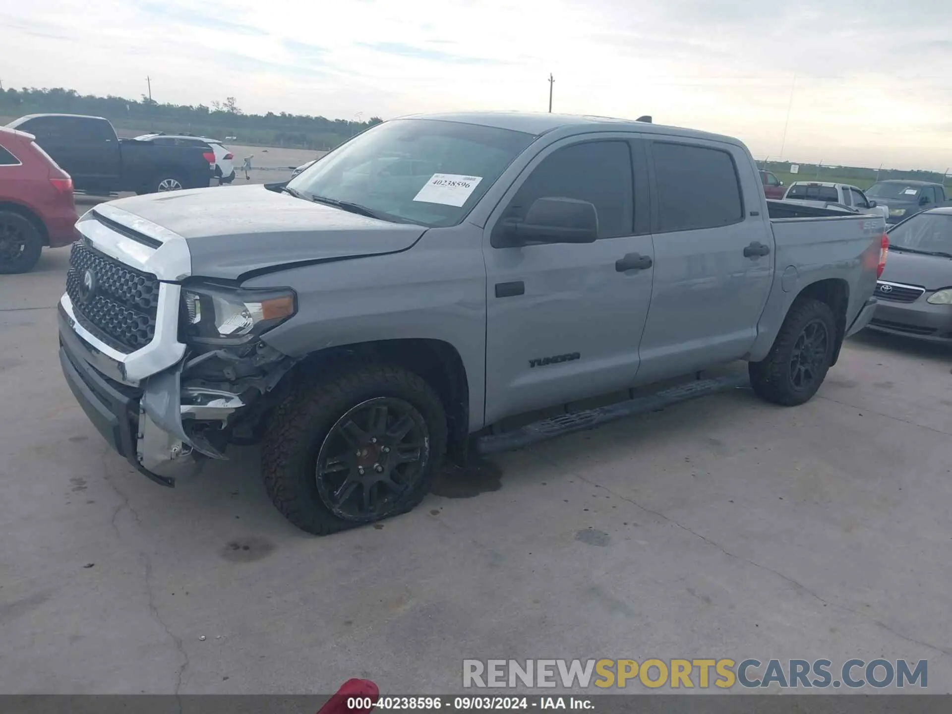 2 fotografías del automóvil dañado 5TFEY5F12MX282070 TOYOTA TUNDRA 2021