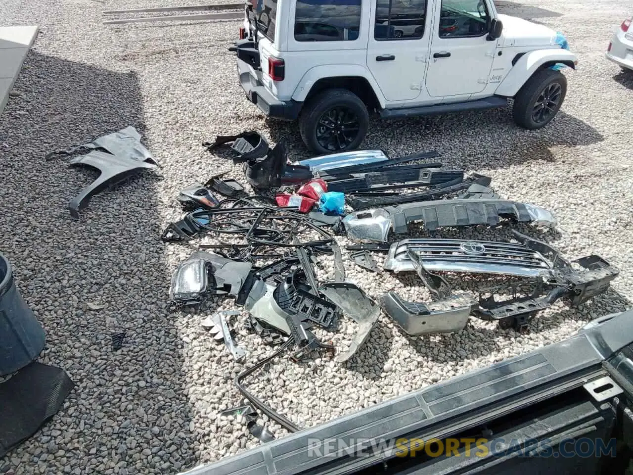 12 fotografías del automóvil dañado 5TFHY5F13MX007255 TOYOTA TUNDRA 2021