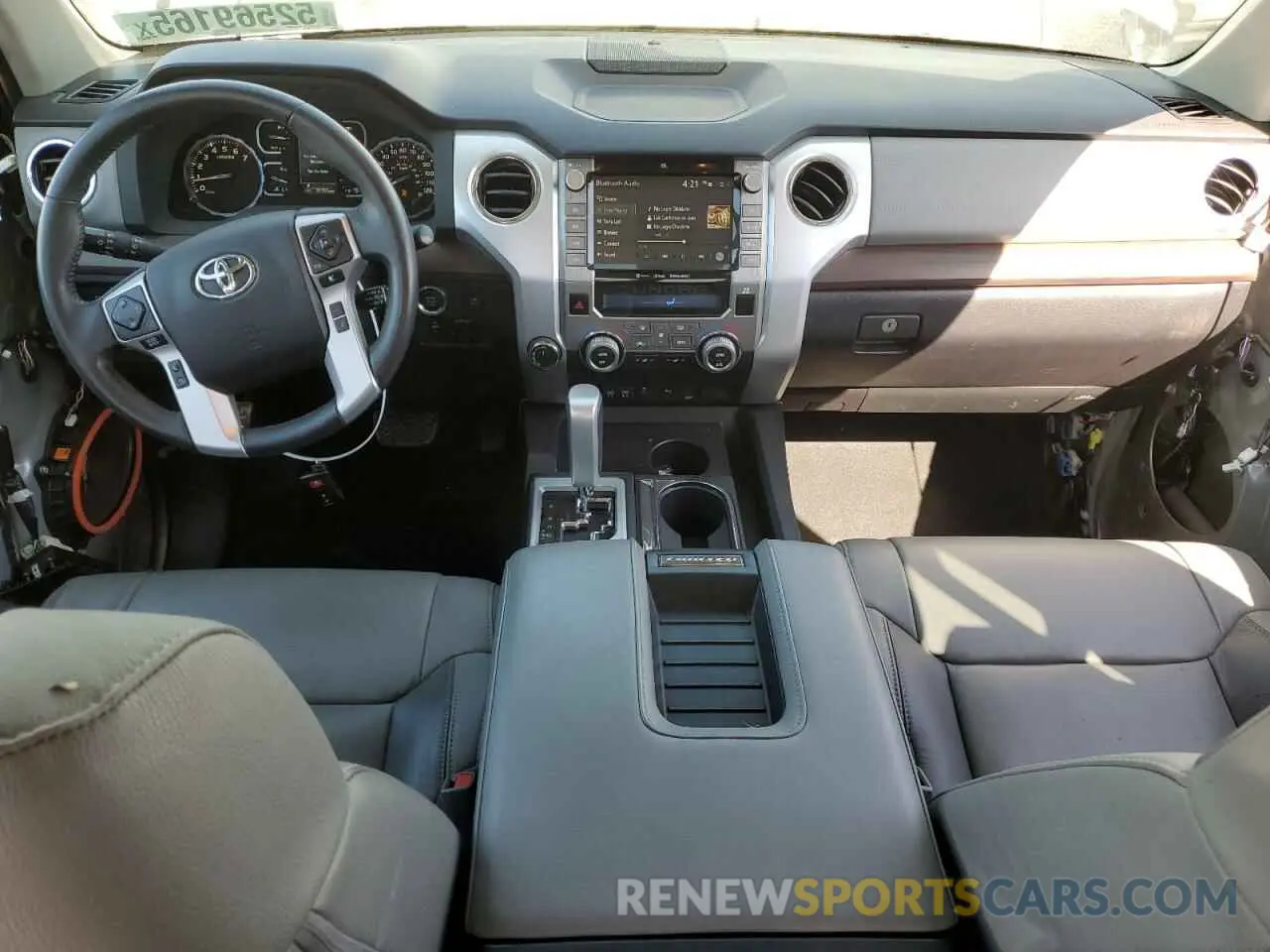 8 fotografías del automóvil dañado 5TFHY5F13MX007255 TOYOTA TUNDRA 2021