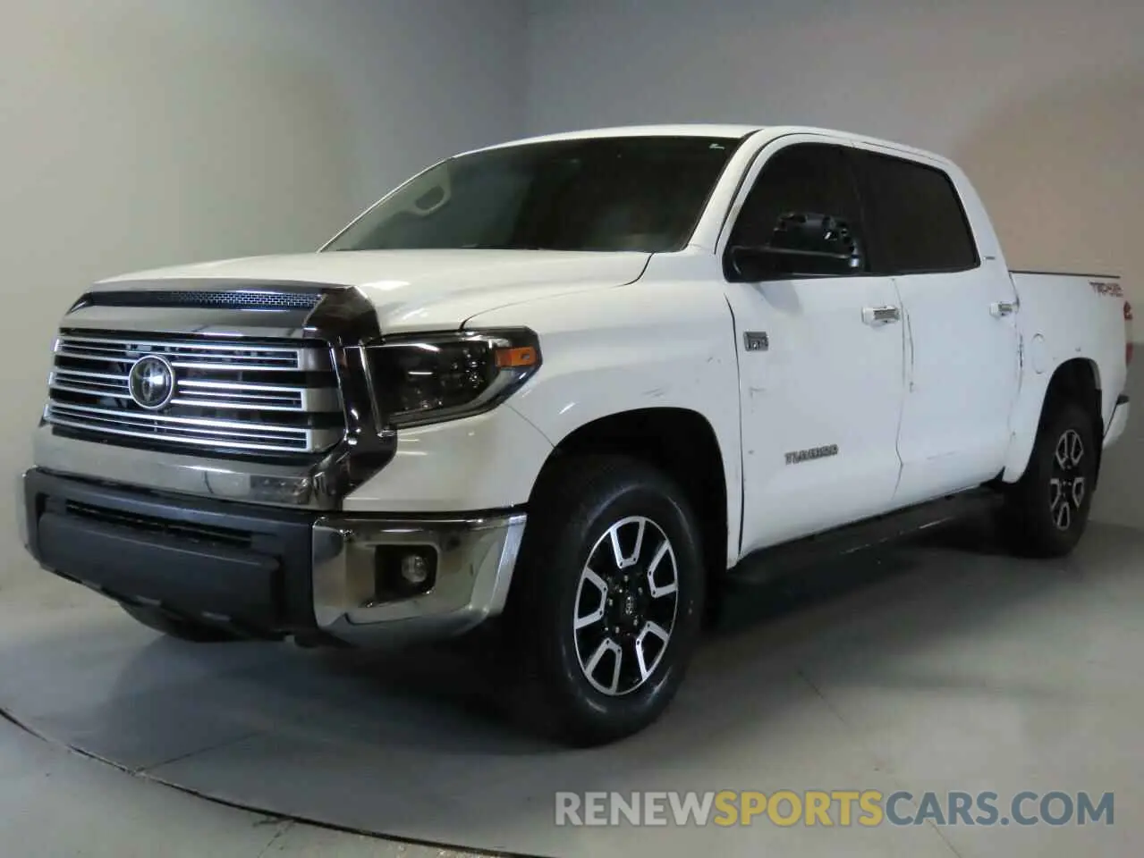 2 fotografías del automóvil dañado 5TFHY5F15MX020721 TOYOTA TUNDRA 2021