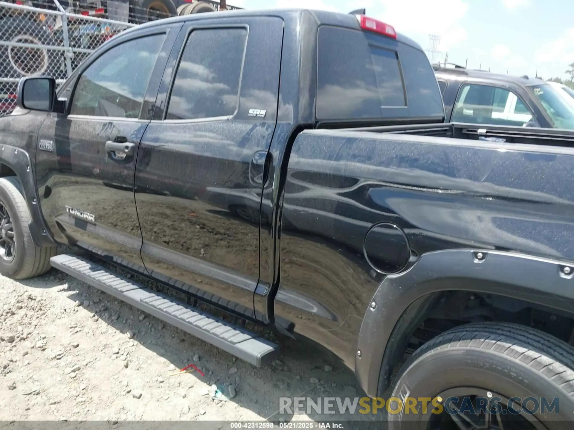 14 fotografías del automóvil dañado 5TFRY5F10MX299595 TOYOTA TUNDRA 2021