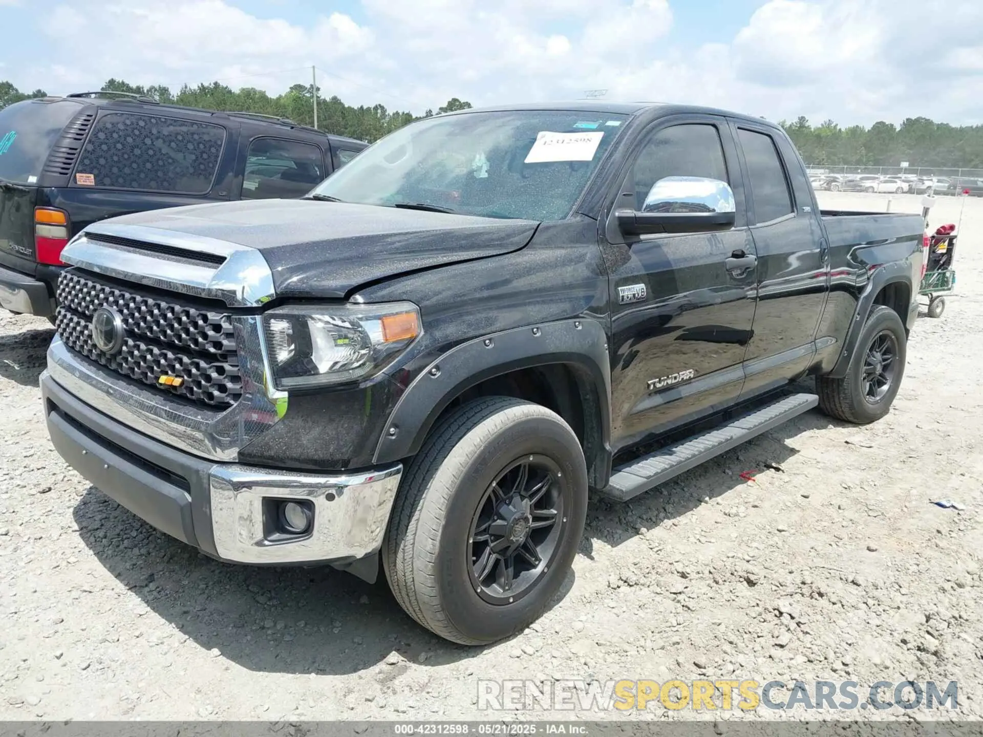 2 fotografías del automóvil dañado 5TFRY5F10MX299595 TOYOTA TUNDRA 2021
