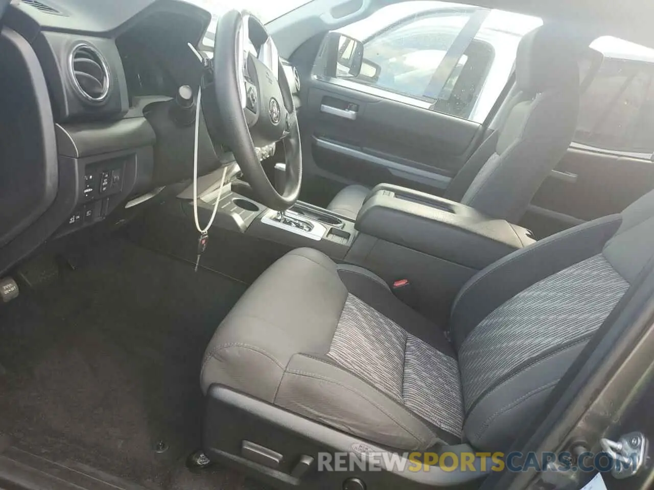 7 fotografías del automóvil dañado 5TFRY5F16MX276676 TOYOTA TUNDRA 2021