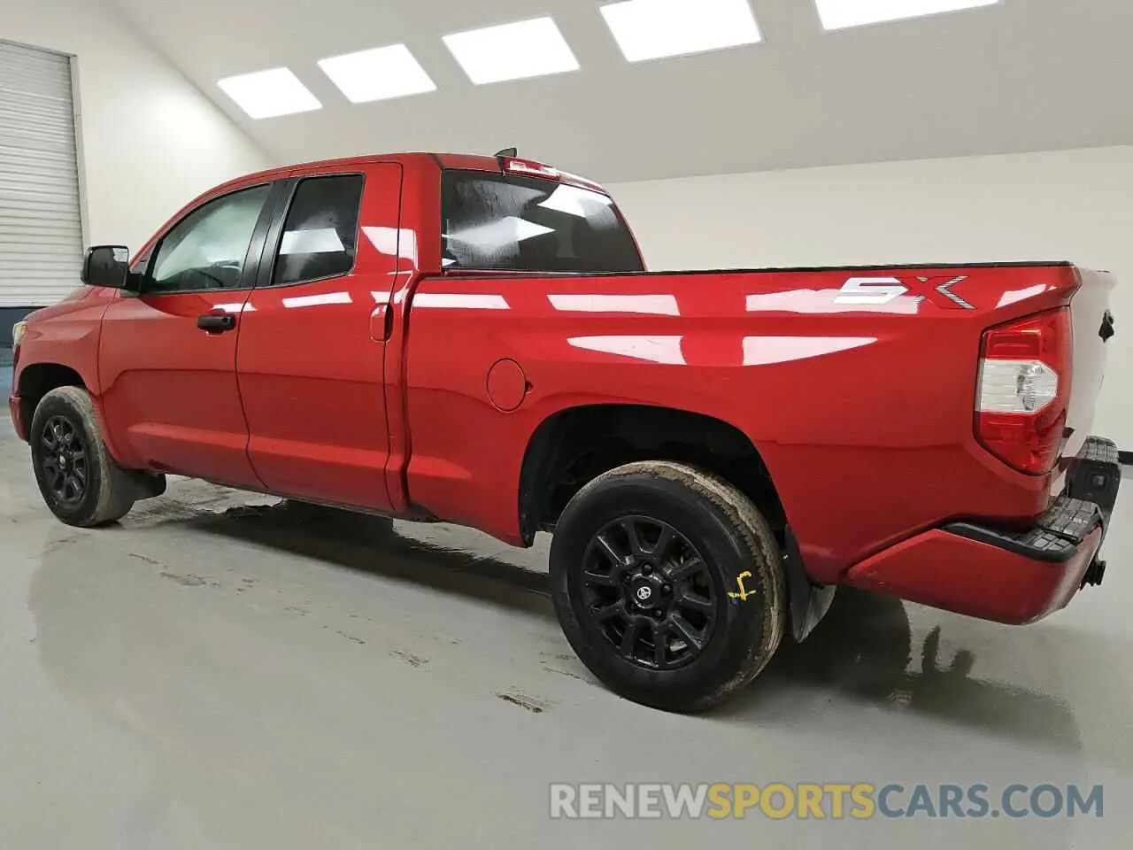 2 fotografías del automóvil dañado 5TFRY5F16MX286513 TOYOTA TUNDRA 2021