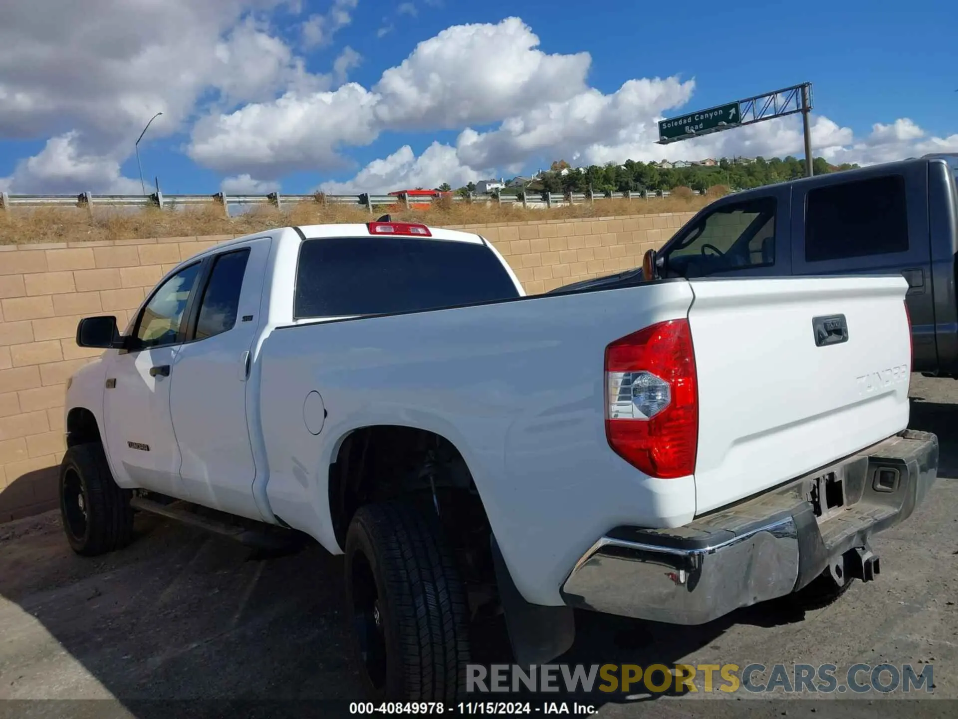 14 fotografías del automóvil dañado 5TFRY5F17MX279862 TOYOTA TUNDRA 2021